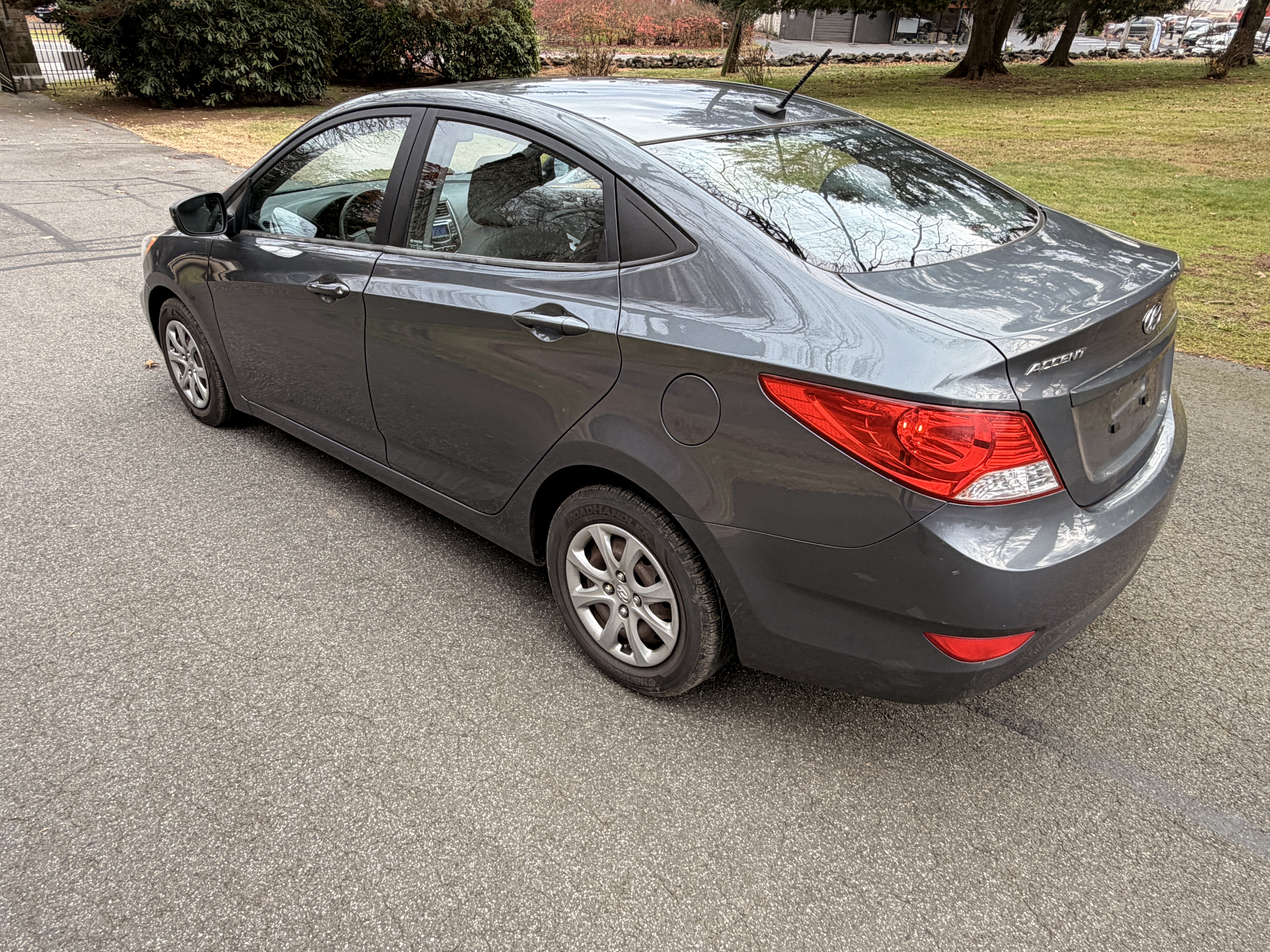 2013 Hyundai Accent GLS FWD - Clean, Maintained and Reliable 4D Sedan — photo 6